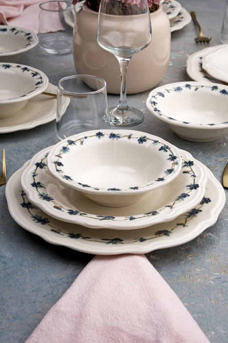 Hermia Blueberry Juego de Cena de Porcelana de 24 Piezas en Blanco, Azul y Verde Hermia Blueberry Juego de Cena de Porcelana de 24 Piezas en Blanco, Azul y Verde